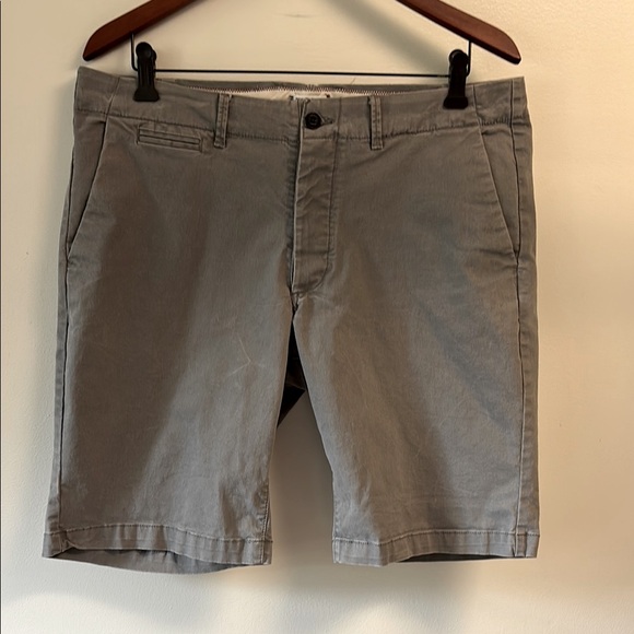 Jack & Jones Men's Flat Front Gray Shorts - Picture 1 of 13